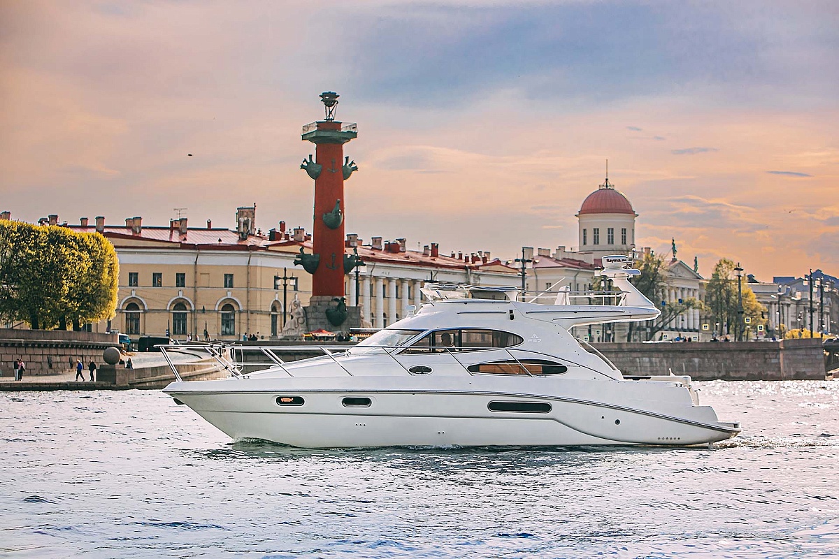 Аренда моторной яхты Sealine 39 АМО в Санкт-Петербурге
